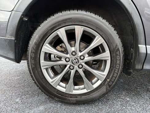 Used 2018 Toyota RAV4 Limited image 17