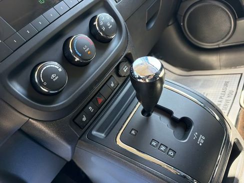 Used 2014 Jeep Patriot Latitude AWD/4WD image 22