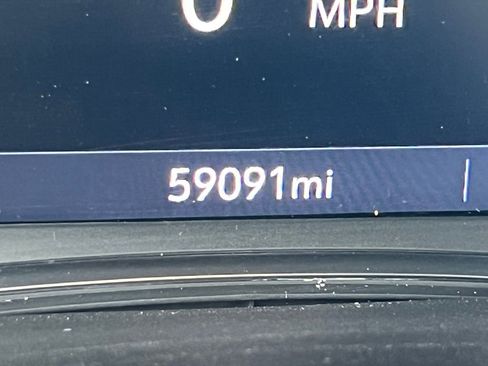 Used 2023 Chevrolet Traverse LT image 26