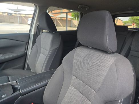 Certified 2025 Nissan Rogue SV FWD image 9