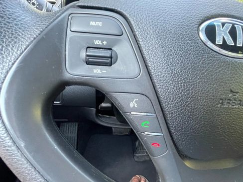 Used 2017 Kia Forte LX image 10