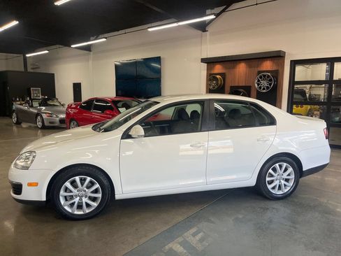 Used 2010 Volkswagen Jetta Limited Edition FWD image 5