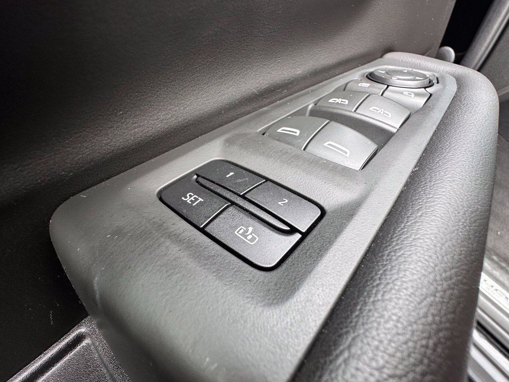 Used 2023 Chevrolet Tahoe LT w/ Luxury Package AWD/4WD image 24