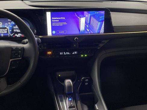 Used 2025 Toyota Crown XLE image 31