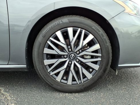 Used 2025 Nissan Altima 2.5 SV image 10