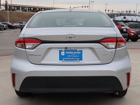 Used 2025 Toyota Corolla LE image 4