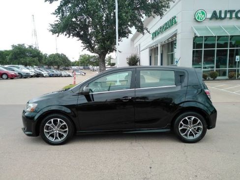Used 2017 Chevrolet Sonic LT w/ Convenience Package FWD image 10