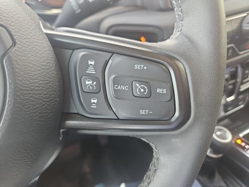 Used 2025 Jeep Wrangler Unlimited Rubicon AWD/4WD image 17