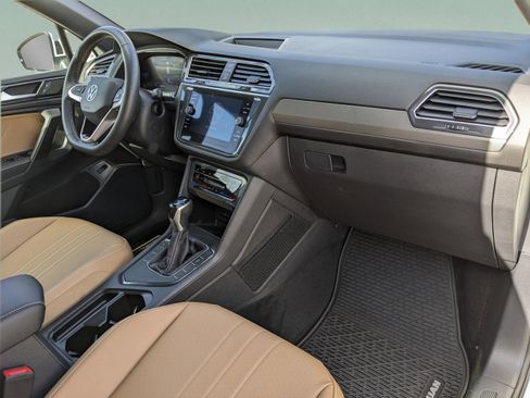 Used 2023 Volkswagen Tiguan SE image 10