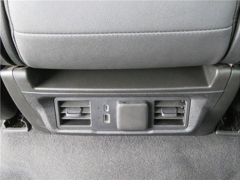 Used 2025 GMC Sierra 1500 SLT image 9