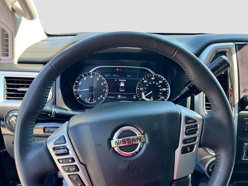 Used 2021 Nissan Titan SV w/ SV Convenience Package AWD/4WD image 11