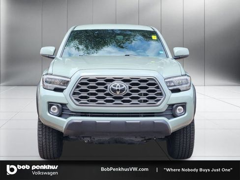 Used 2023 Toyota Tacoma TRD Off-Road w/ Black Out Package (TMS) AWD/4WD image 22
