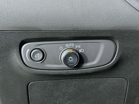 Used 2025 Buick Encore GX Preferred FWD image 17