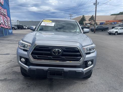 Used 2018 Toyota Tacoma SR5 image 5