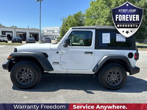 Used 2025 Jeep Wrangler Sport AWD/4WD image 4