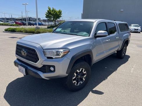 Used 2019 Toyota Tacoma TRD Off-Road w/ TRD Premium Off Road Package image 3