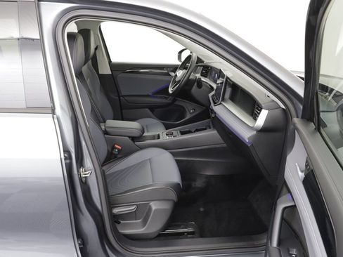 Used 2026 Volkswagen Tiguan SE w/ Panoramic Sunroof Package AWD/4WD image 19