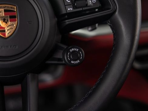 Certified 2025 Porsche Cayenne Coupe image 46