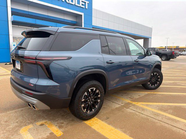 Used 2025 Chevrolet Traverse Z71 AWD/4WD image 3