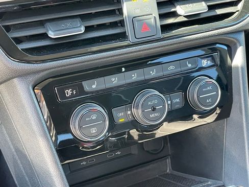 Certified 2024 Volkswagen Taos SE image 21