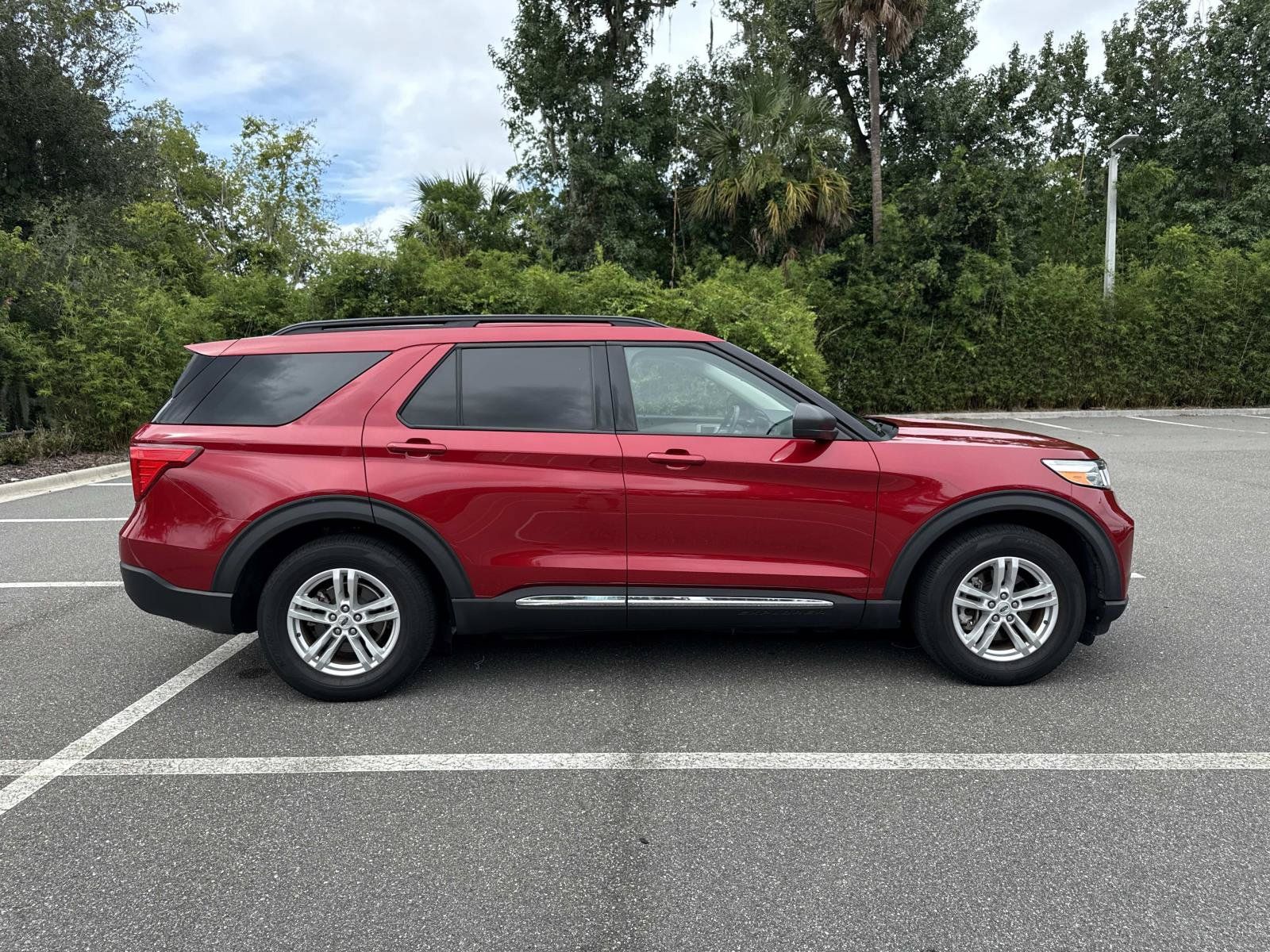 Used 2023 Ford Explorer XLT RWD image 2
