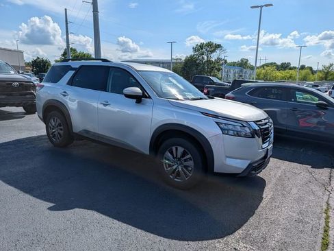 Used 2025 Nissan Pathfinder SV FWD image 44