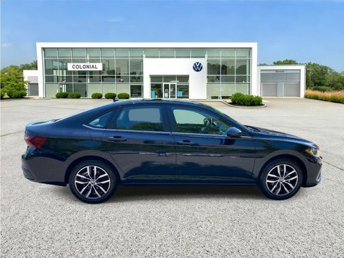 Certified 2026 Volkswagen Jetta SE FWD image 6