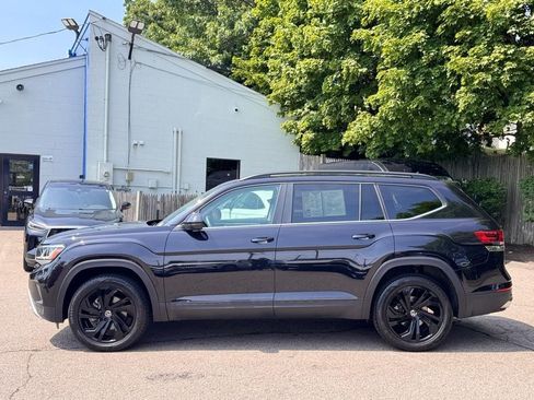 Used 2023 Volkswagen Atlas SE AWD/4WD image 3