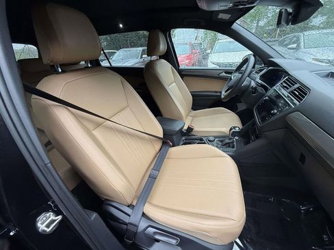 Used 2022 Volkswagen Tiguan SE AWD/4WD image 8