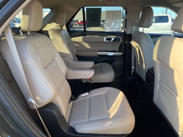 Used 2023 Ford Explorer XLT w/ Equipment Group 202A AWD/4WD image 33