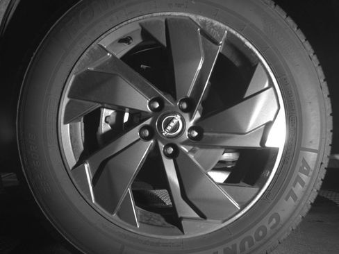 Used 2025 Nissan Rogue SV image 12