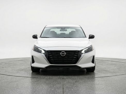 Used 2025 Nissan Altima 2.5 SV image 2