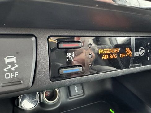 Used 2022 Toyota RAV4 Limited image 12