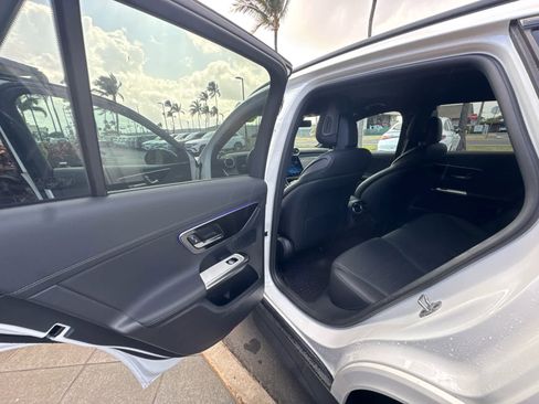 Used 2025 Mercedes-Benz GLC 300 4MATIC image 16