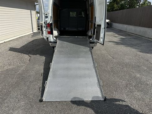 Used 2013 Nissan NV 2500 SV RWD image 17