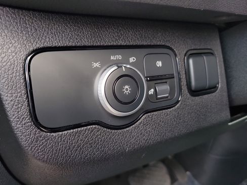 Used 2024 Mercedes-Benz Sprinter 2500 image 13