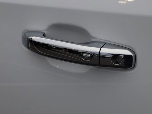 Used 2025 GMC Sierra 1500 SLT image 11