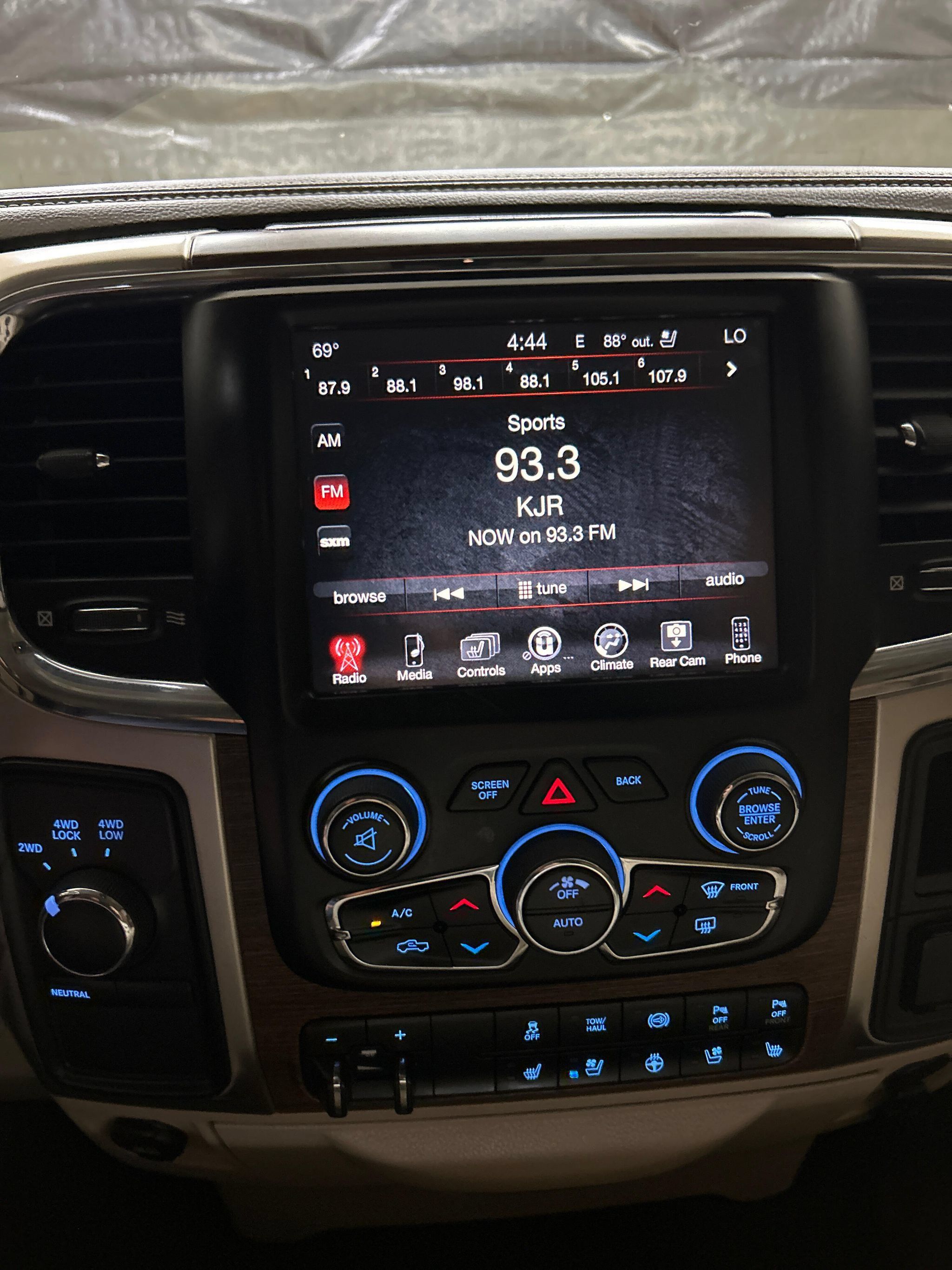 Used 2016 RAM 2500 Laramie w/ Convenience Group AWD/4WD image 15