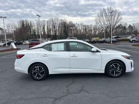 Used 2024 Nissan Sentra SV image 4