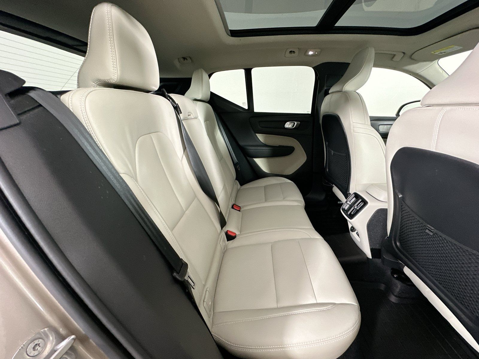 Used 2024 Volvo XC40 B5 Plus w/ Climate Package AWD/4WD image 40