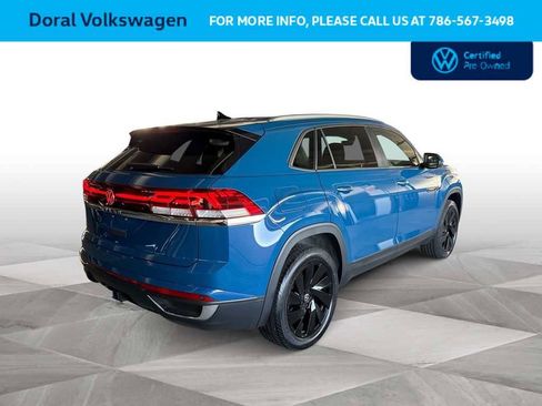 Used 2025 Volkswagen Atlas Cross Sport SE w/ Black Wheel Package image 8