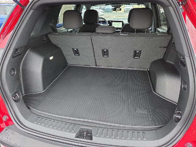 New 2027 Chevrolet Equinox LT w/ LPO, Floor Liner Package FWD image 7