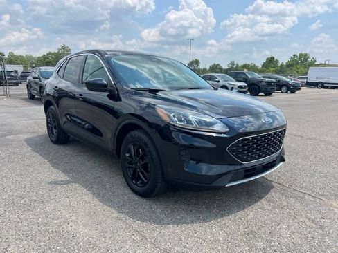 Certified 2021 Ford Escape SE w/ Cold Weather Package AWD/4WD image 3