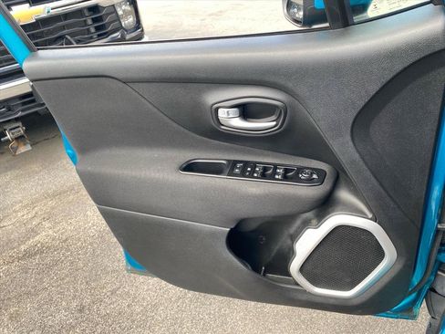 Used 2020 Jeep Renegade Latitude w/ UConnect 8.4 Nav Group AWD/4WD image 22