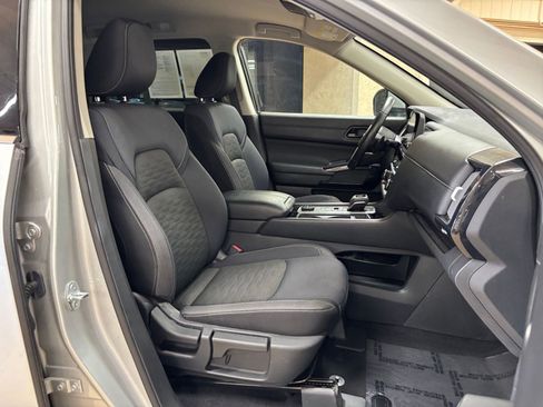 Used 2025 Nissan Pathfinder SV AWD/4WD image 39