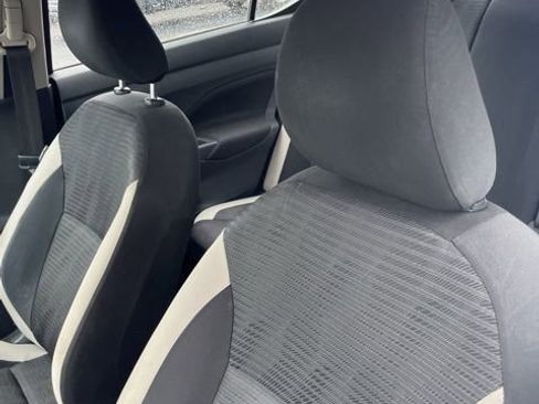 Used 2021 Nissan Versa SV image 10