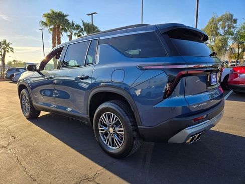Used 2024 Chevrolet Traverse LT image 4