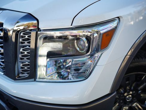 Used 2018 Nissan Titan Platinum Reserve image 4