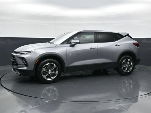 Used 2025 Chevrolet Blazer LT FWD image 6
