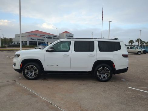 Used 2024 Jeep Wagoneer Series II w/ Flexible Seating Group image 9